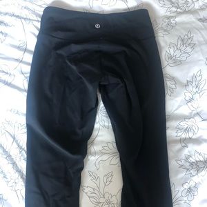 black cropped lululemon leggings 4